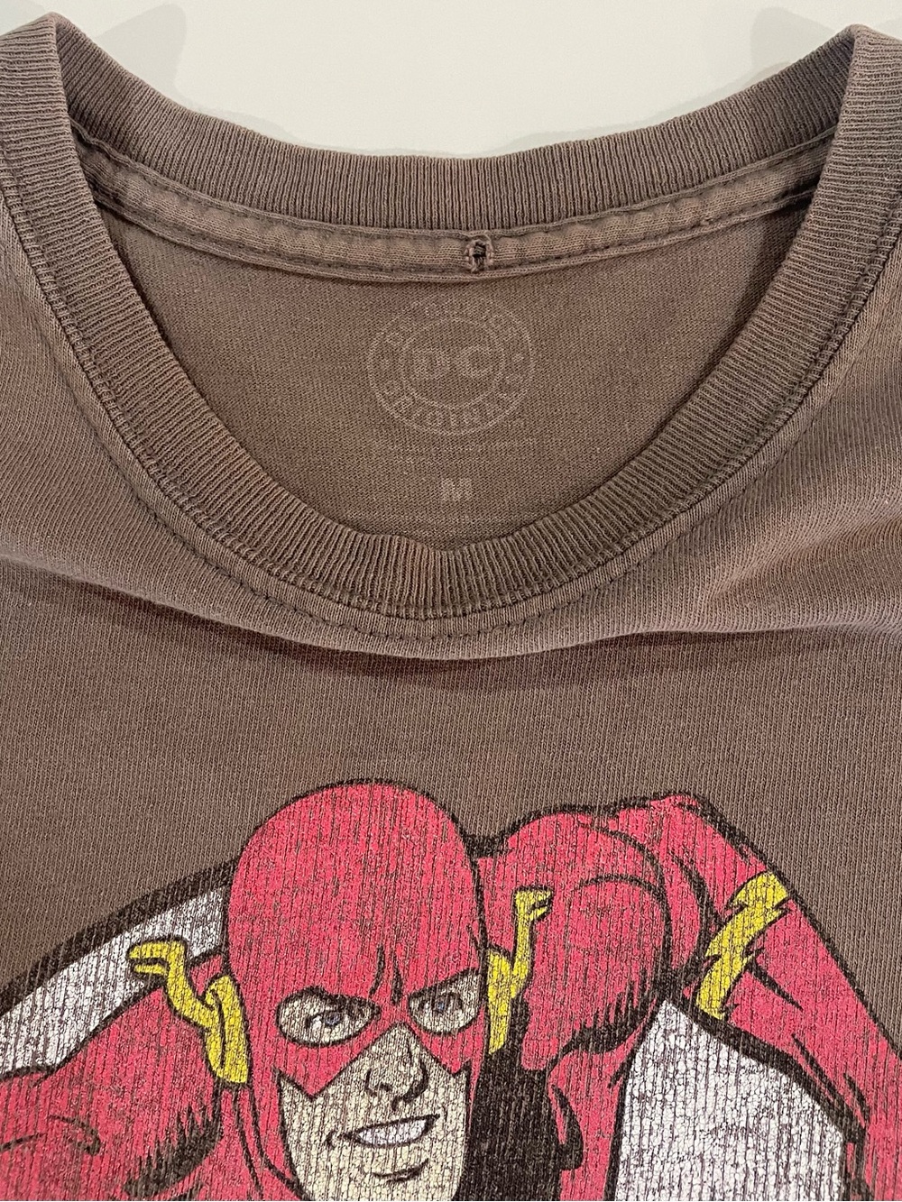 DC Flash Graphic Tee in Brown with Red & Yellow Print M - Picture 3 of 5